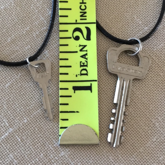 HAND CRAFTED Vintage Master Key Necklace Set Silver Toned - Picture 9 of 9